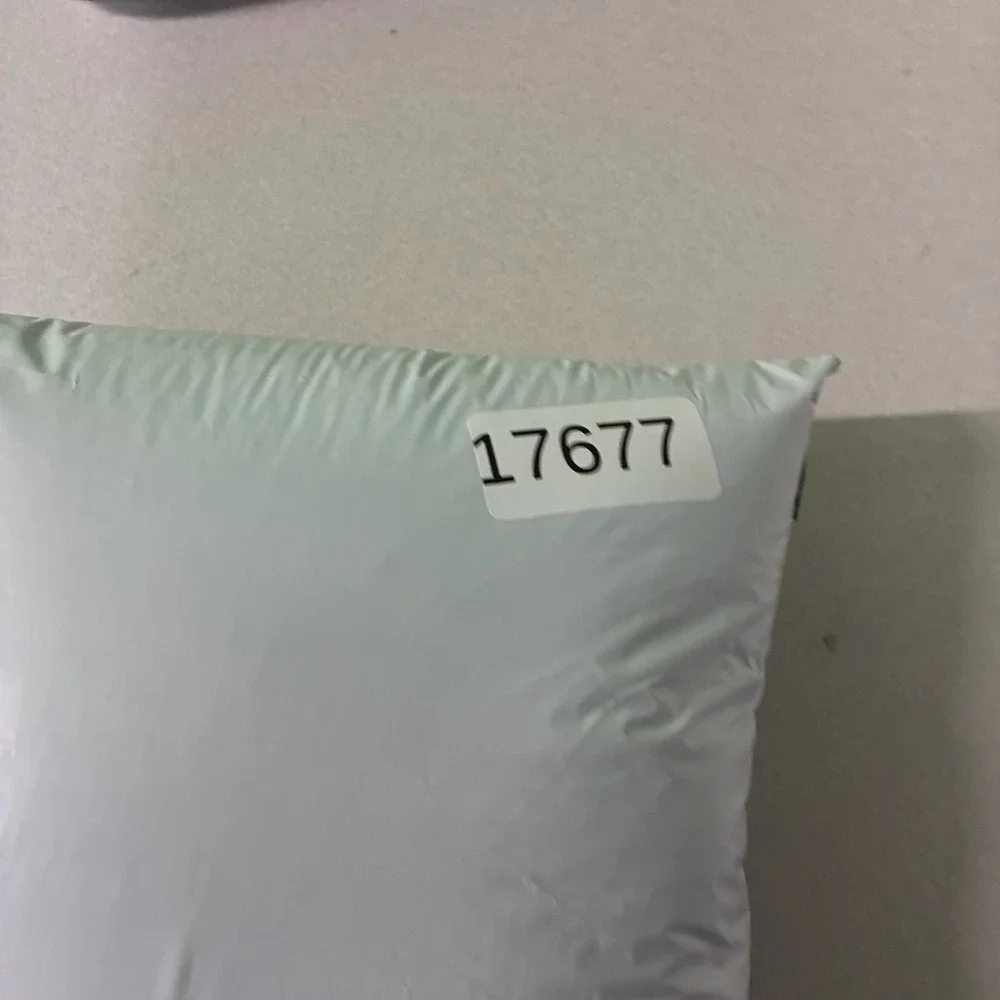 L.L. Bean measures 22in