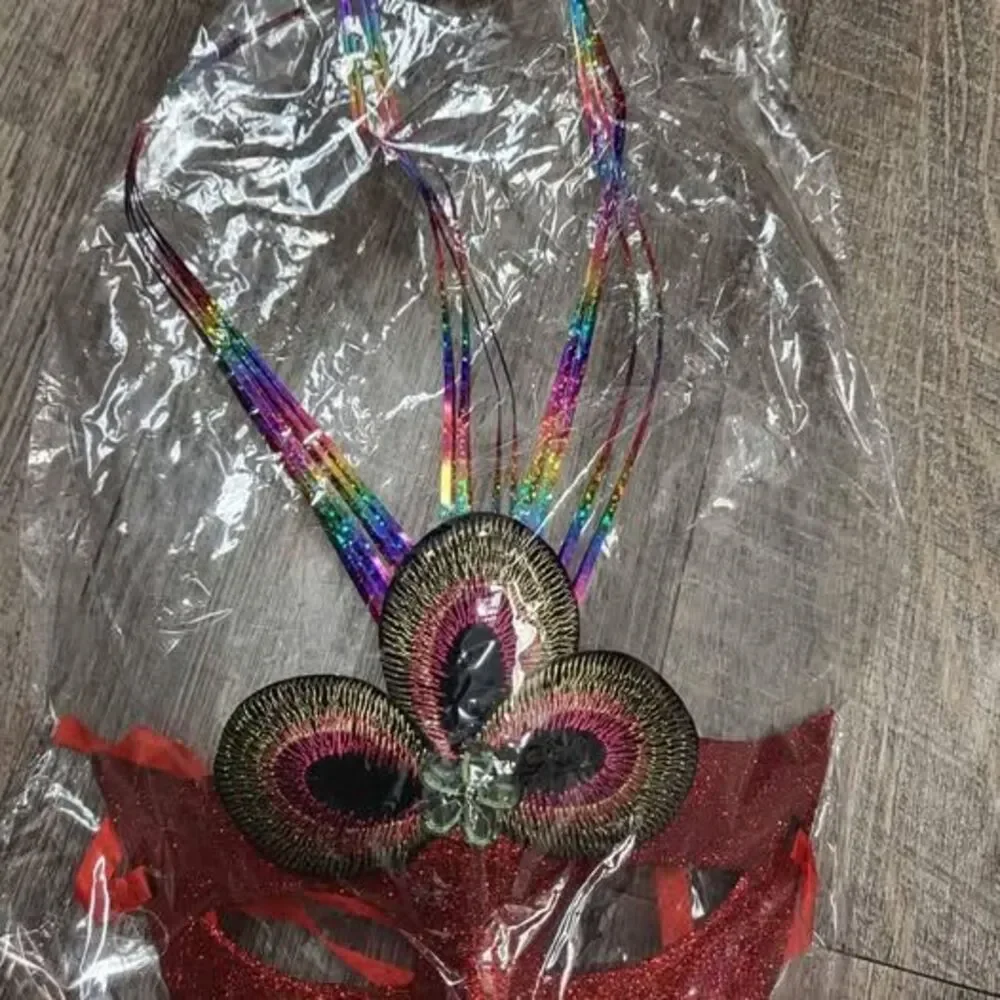 Red Glitter Mardi Gras Mask *new never worn*