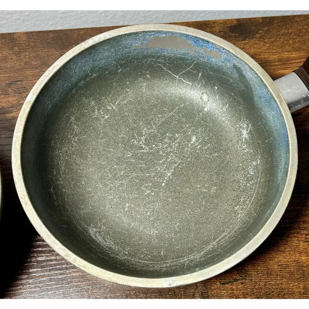 Vtg Regal Ware Cast Aluminum 1 QT Sauce Pan Wood Handle Cream w/ Brown Stripes