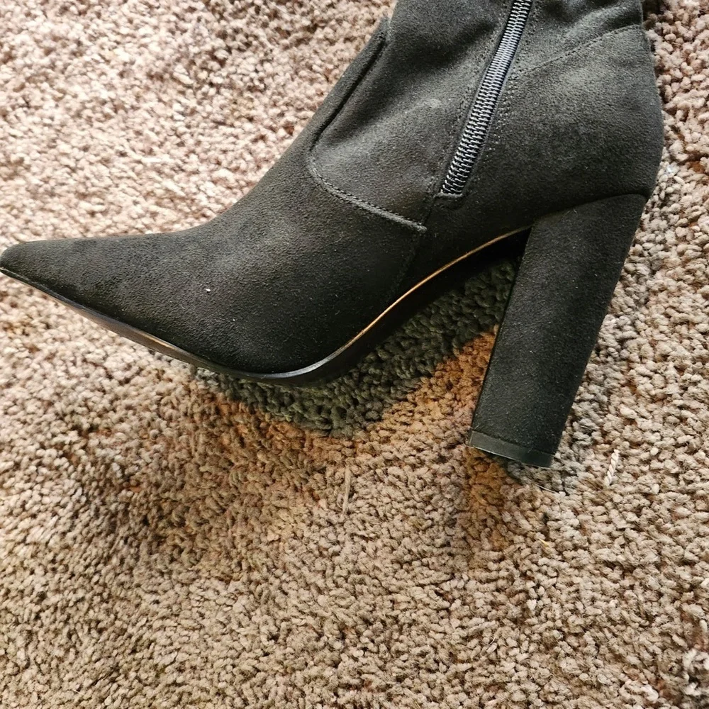 Guess chic over