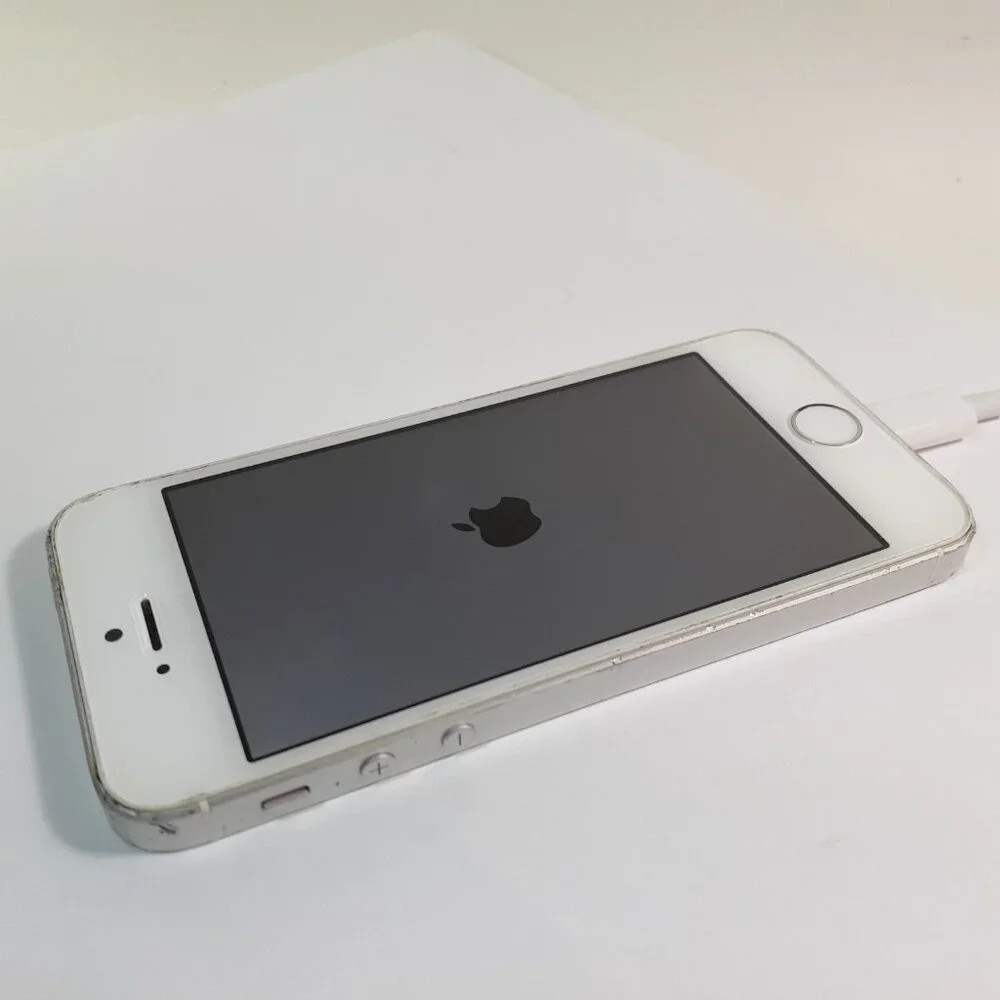 APPLE IPHONE SE A1662 please review