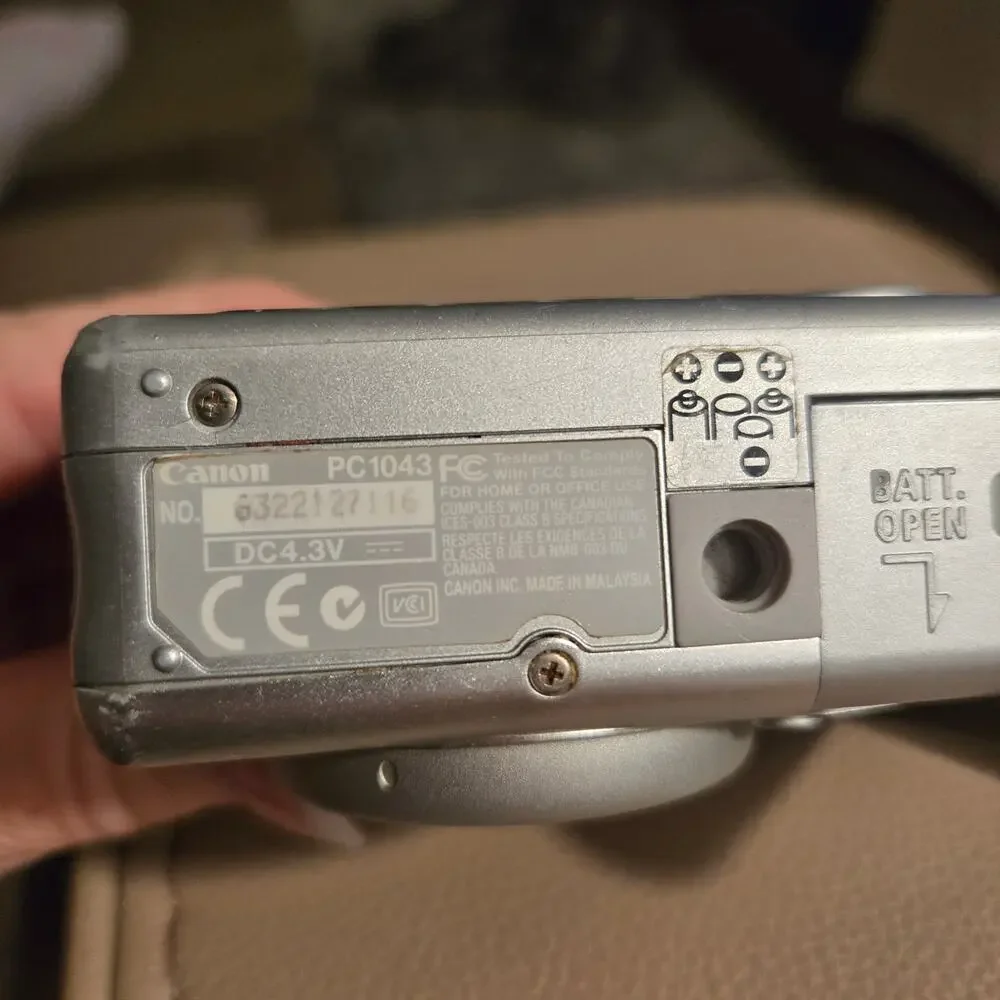 Canon PowerShot A70 10X Zoom 3.2 Mega Pixels NOT TESTED