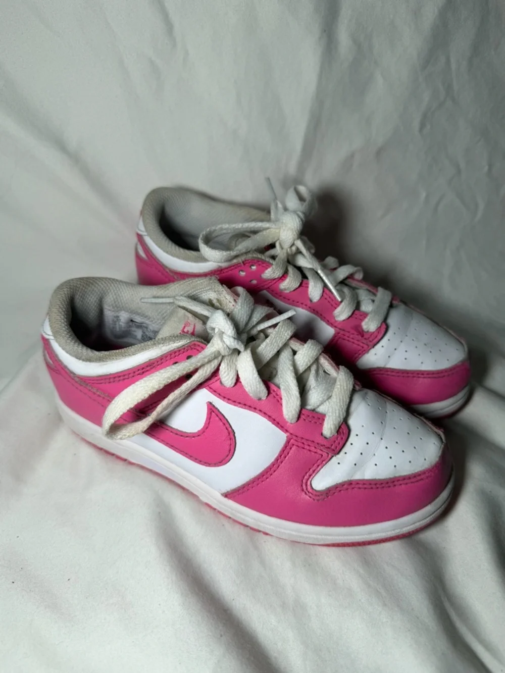 Nike Low-Top Sneakers in White & Pink