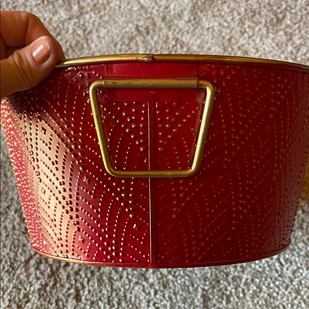 N/A red metal