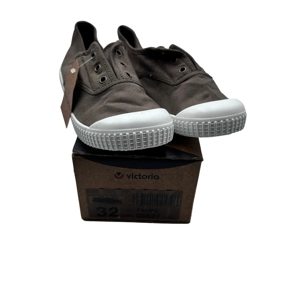 Victoria Slip On Sneakers Kids Taupe NWT Size 32 US 1 Model 06627