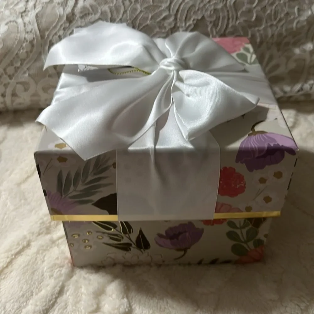 PAPYRUS Set of Two Floral Top White Lavender Bow Square Nesting Gift Boxes