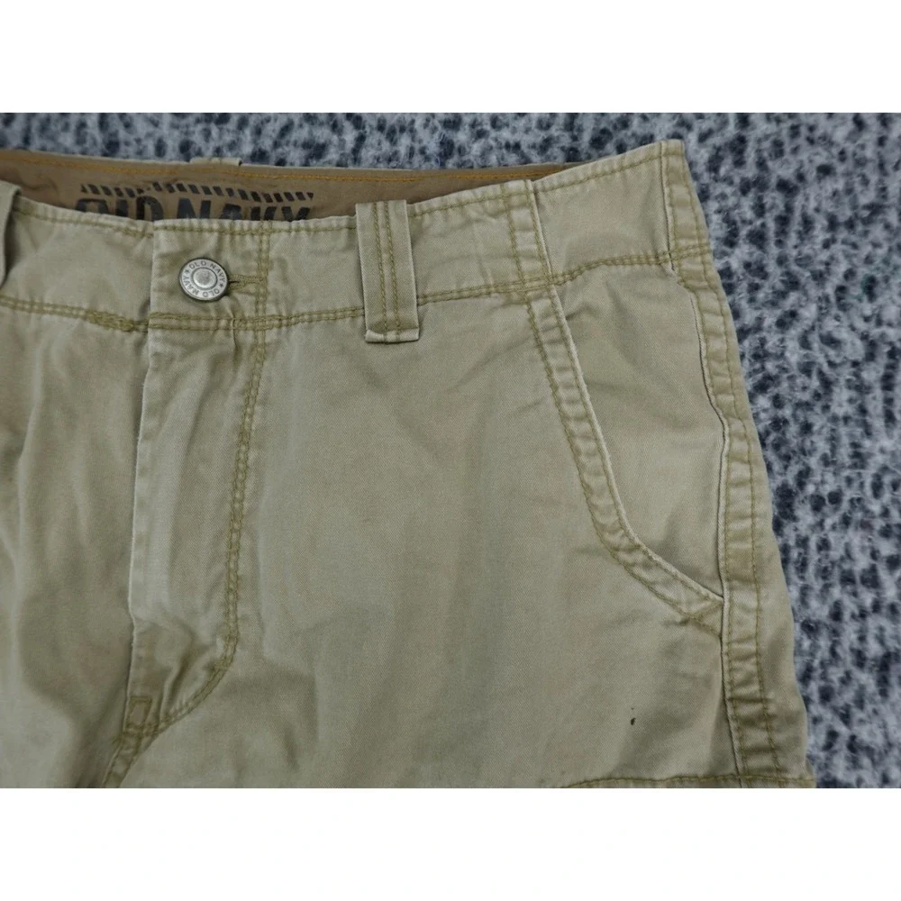 Old Navy pocket hiking feature
