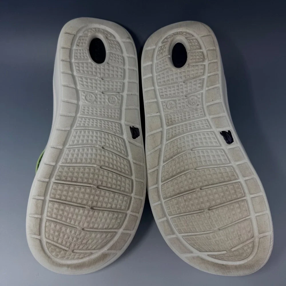CROCS pre owned