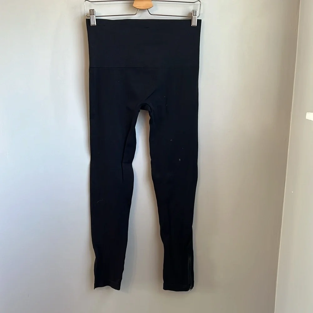 SPANX seamless zipper