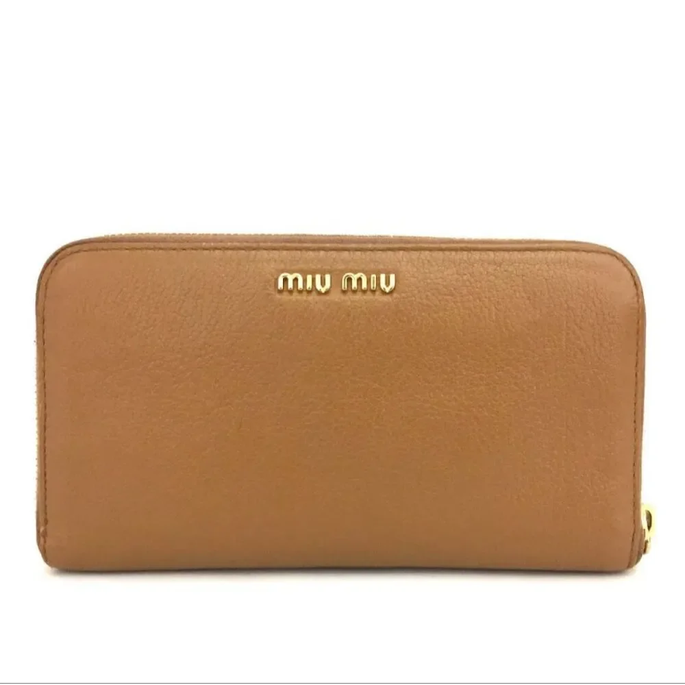 Miu Miu color  brown