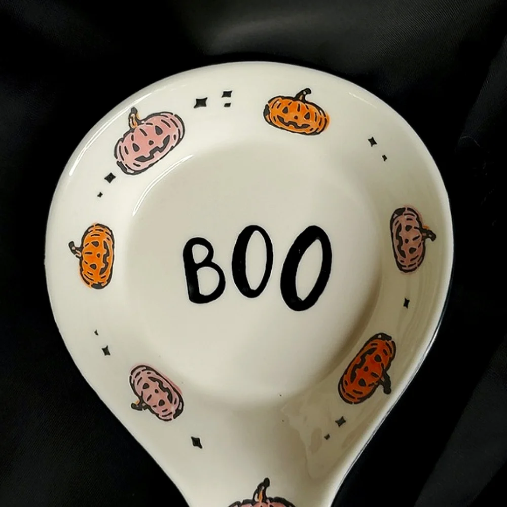N/A white spoon