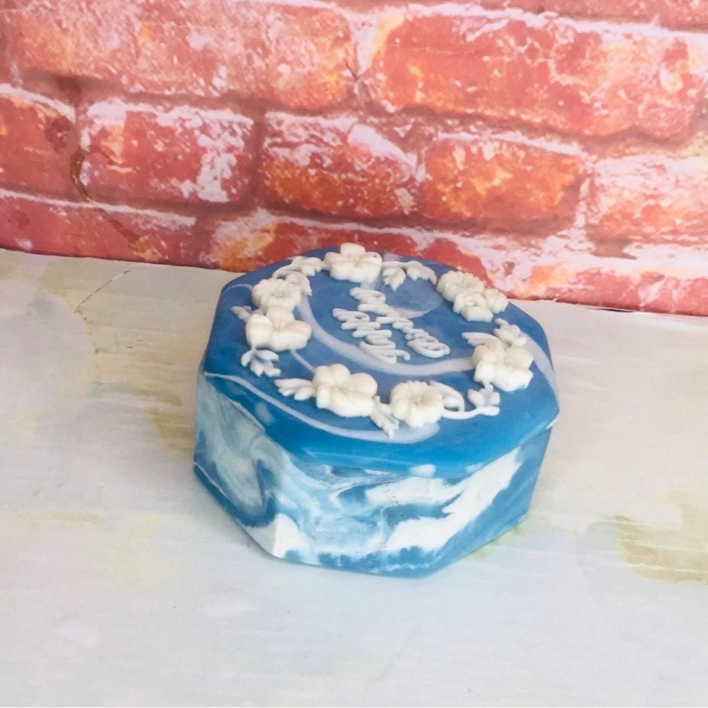 N/A blue white