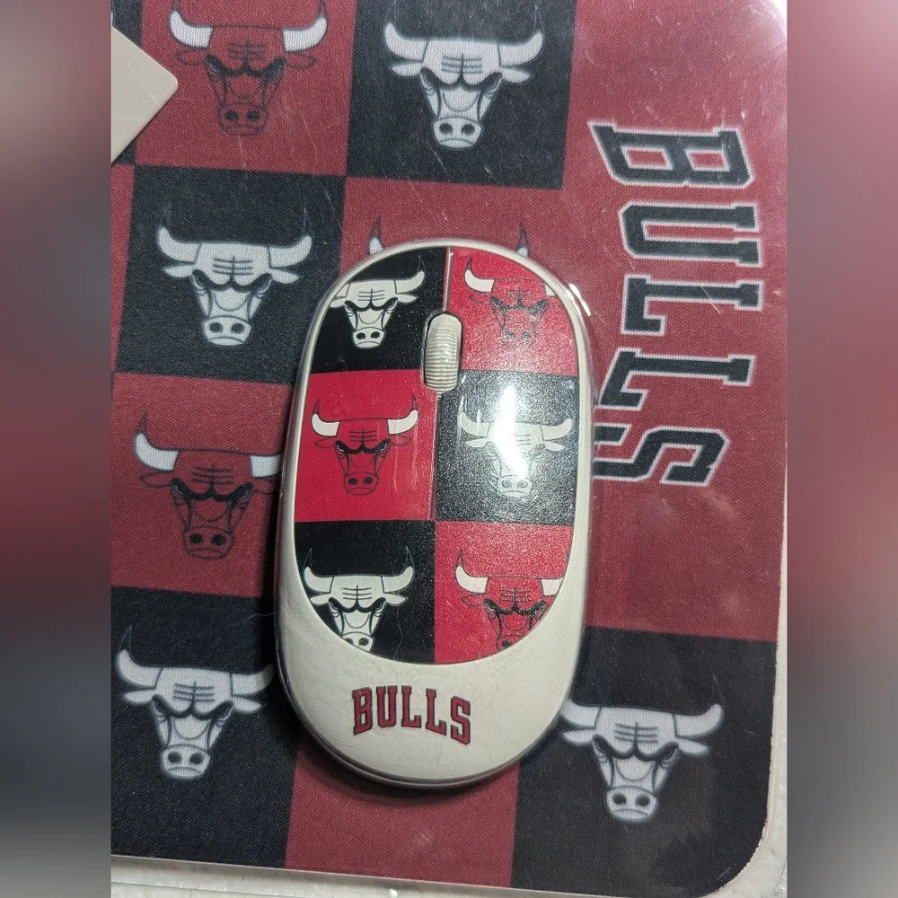 Chicago Bulls NBA Wireless Mouse & Mousepad Combo Tech For Fans Red Black