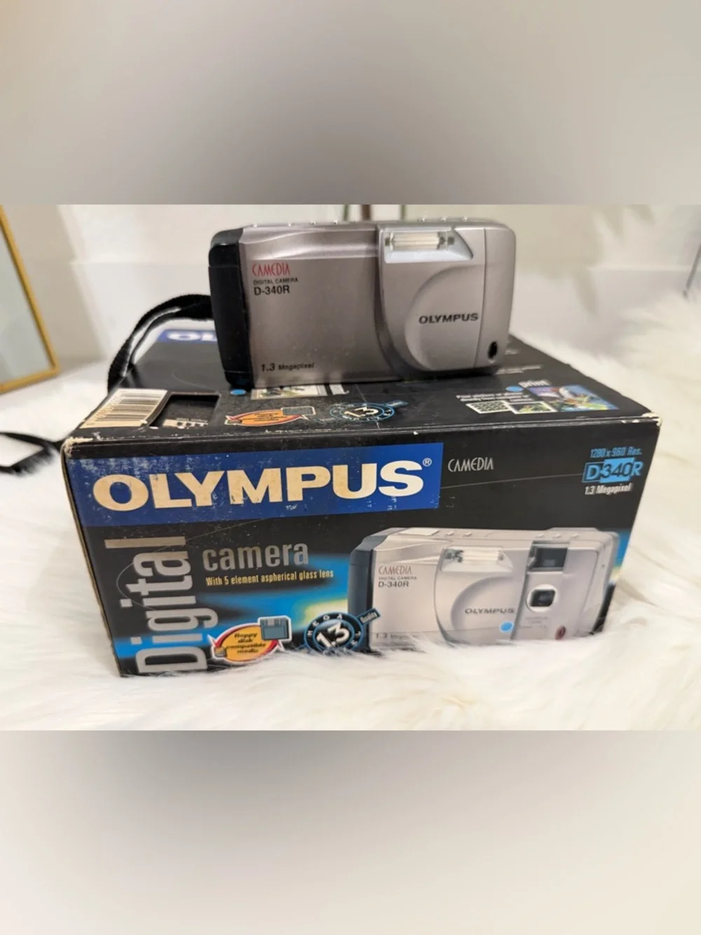 Olympus Camedia D-340R Silver Point-and-Shoot Digital Camera with Accessories