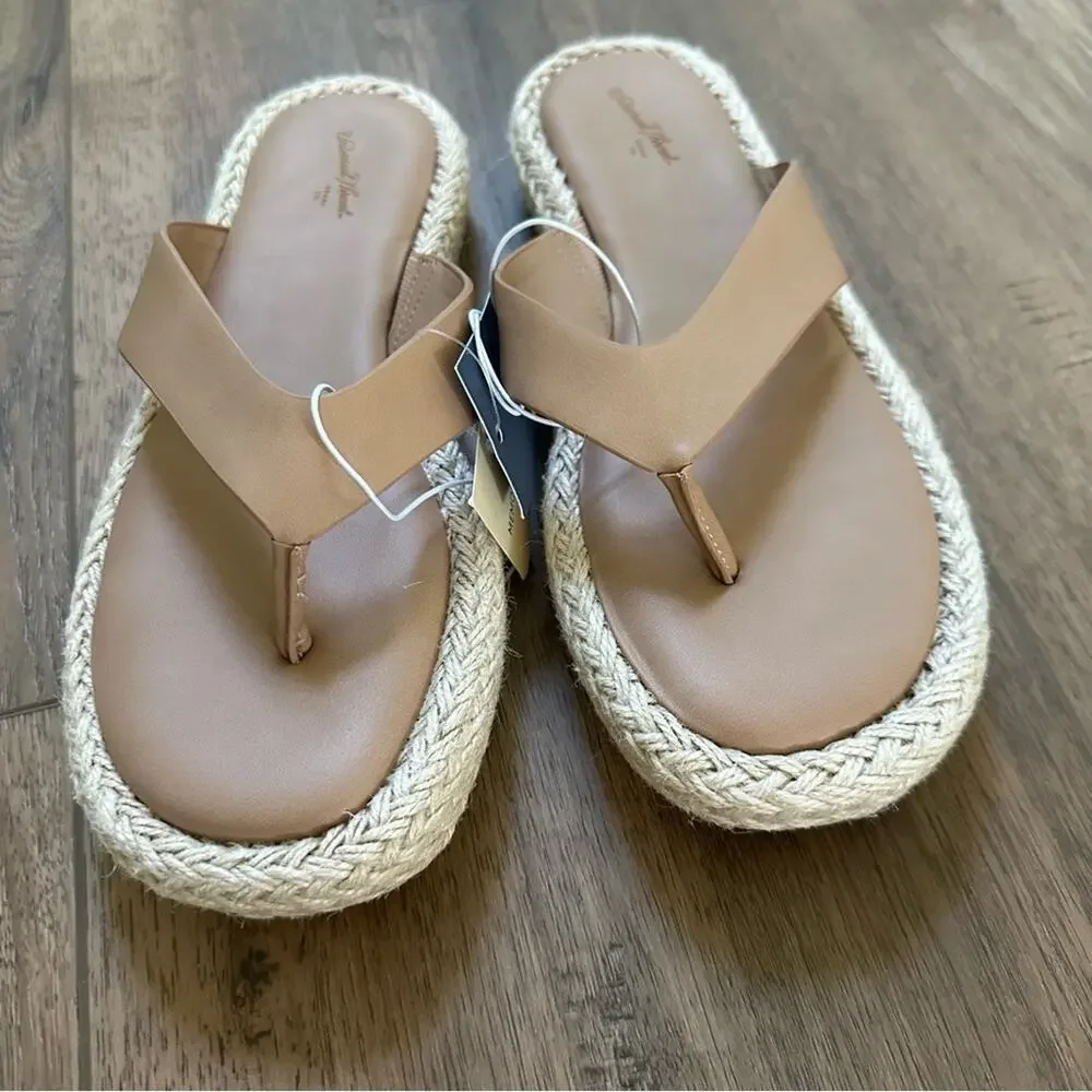 Universal Thread women’s neutral