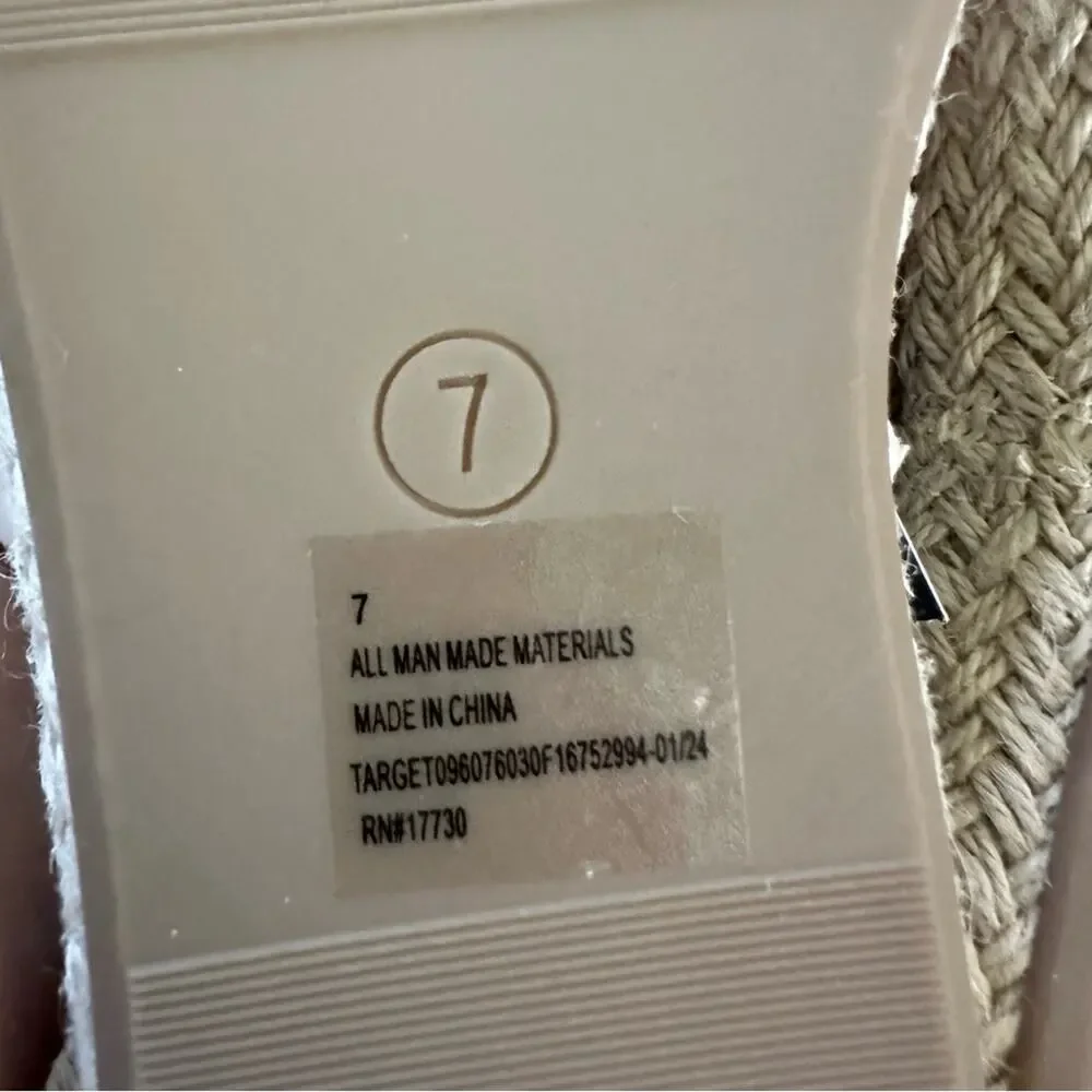 Universal Thread women’s neutral