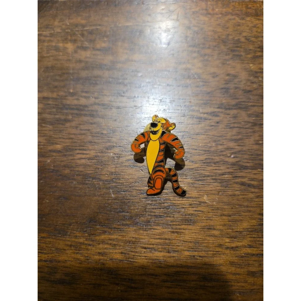 Disney Tigger Hat Lapel Pin Back Metal Vtg‎ Gold Tones WALKING DISNEYLAND