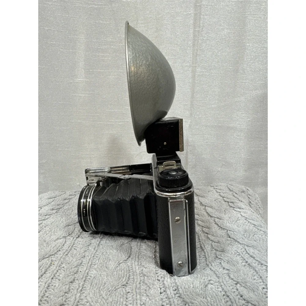 Vintage Pho-Tak Foldex 20 Folding Camera 105mm Octvar Lens with Flash Unit USA‎