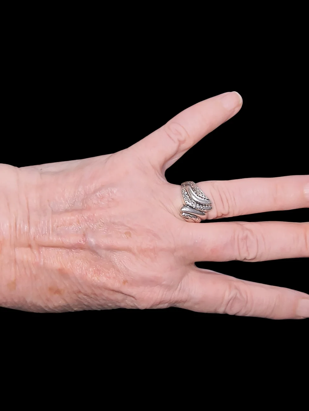 N/A ring features