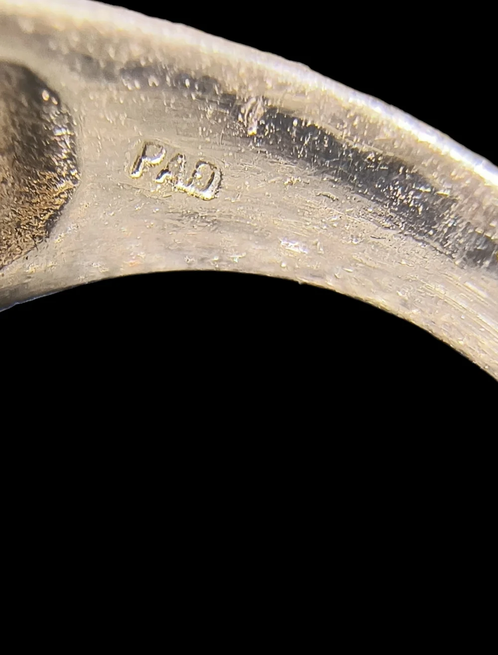 N/A ring features
