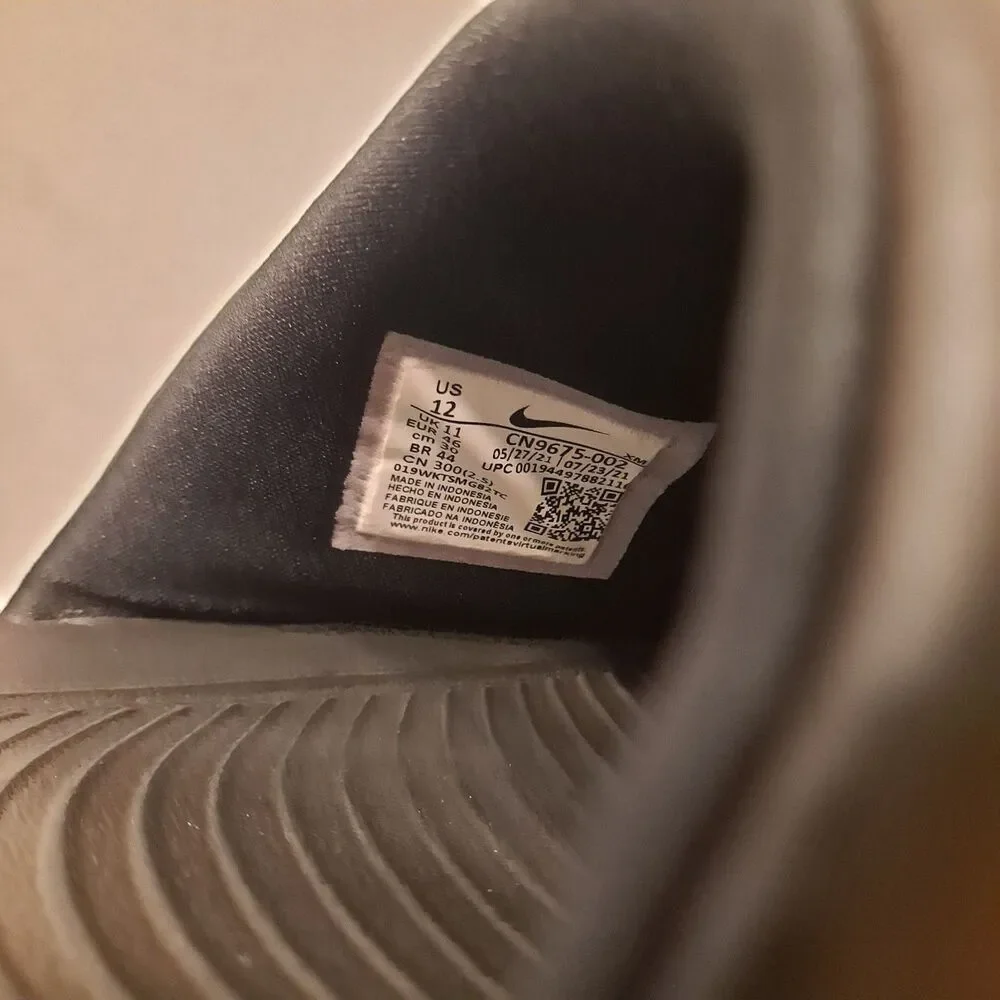 Nike one swoosh