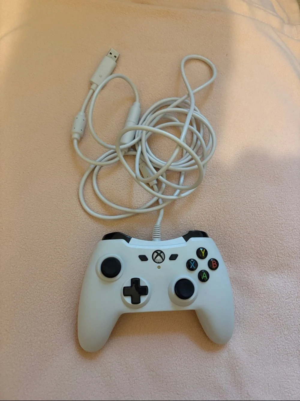 White X-box 360 controller