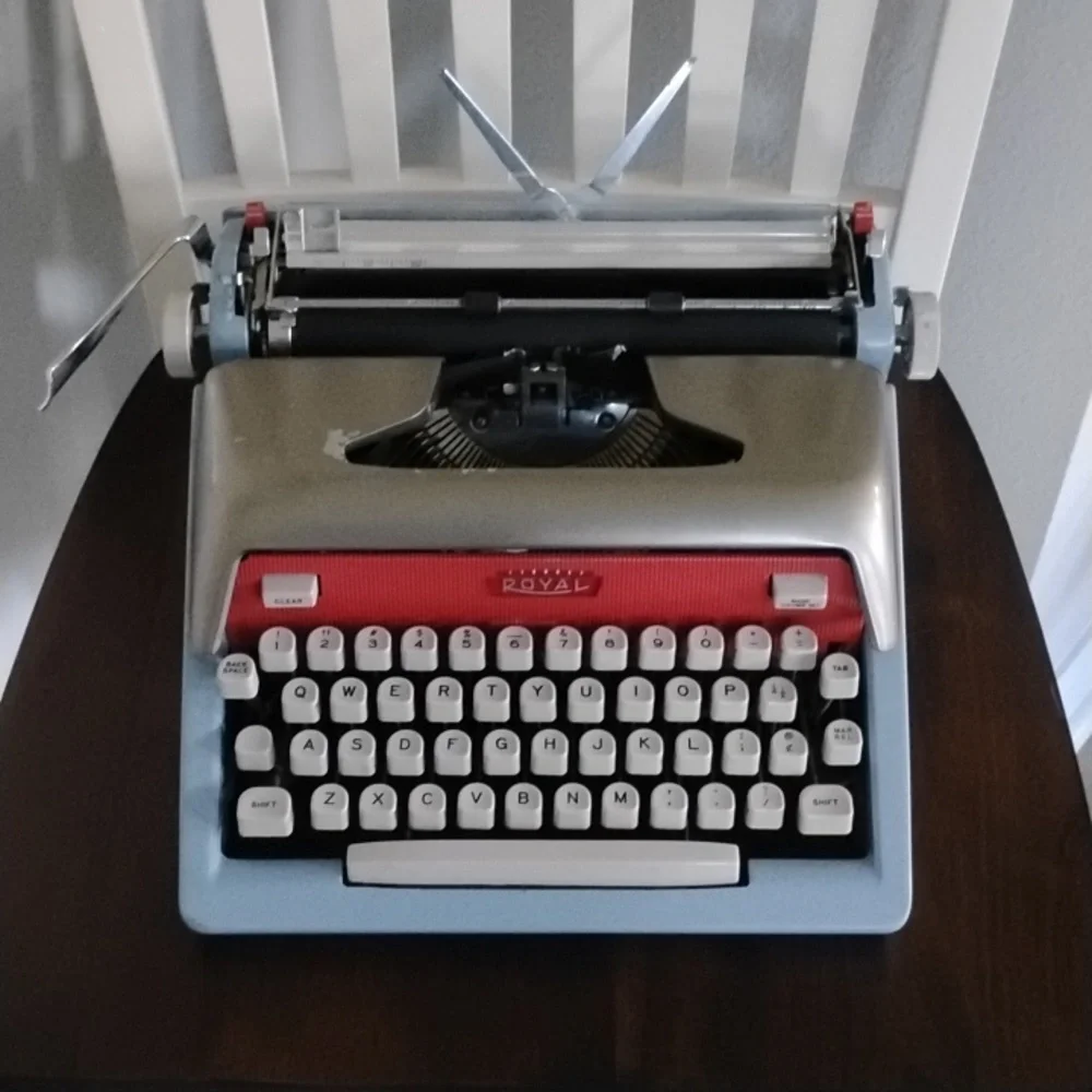 1961 Royal Typewriter Futura 800
