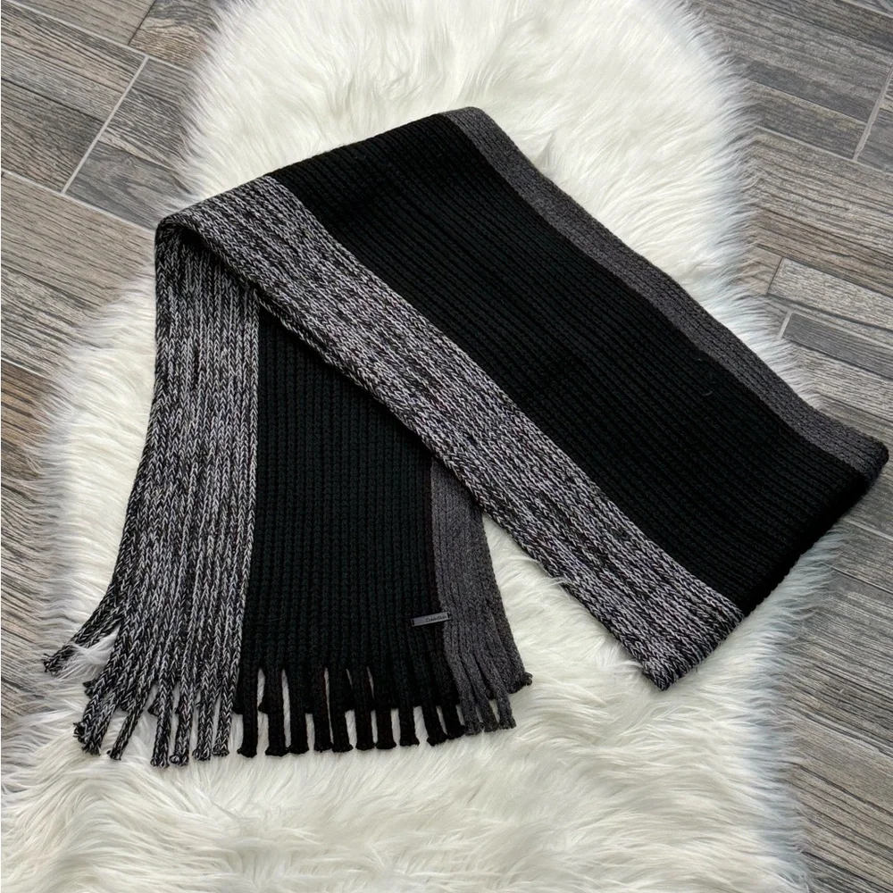 Calvin Klein Men’s Black and Gray Knit Scarf 39”