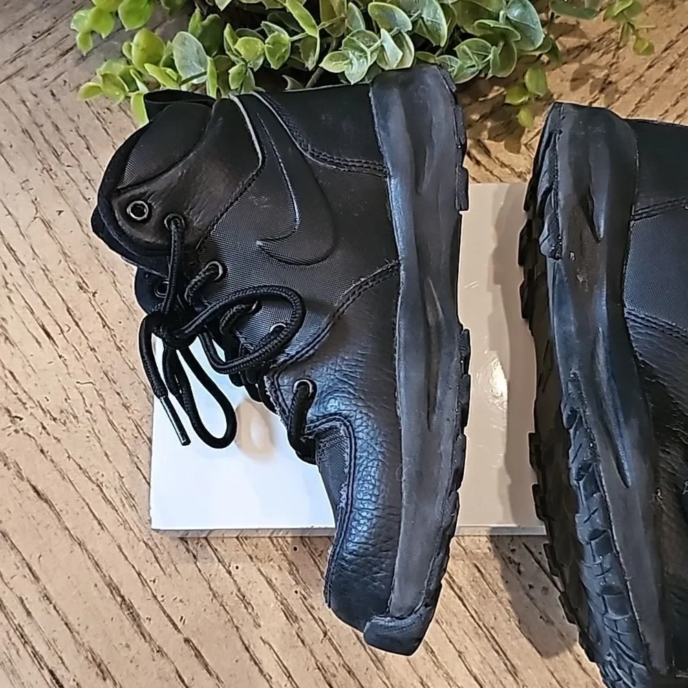 Nike black leather hightop boot size 1