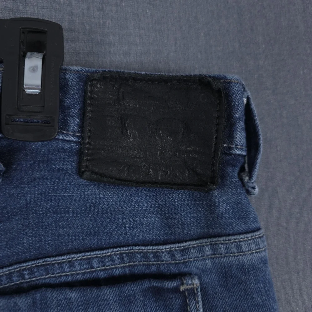 Levis 38x31 please