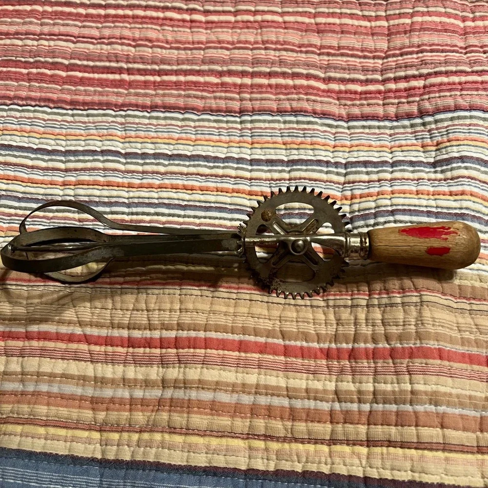 Vintage Hand Crank Rotary Egg Beater Kitchen Utensil Cooking Baking Tool