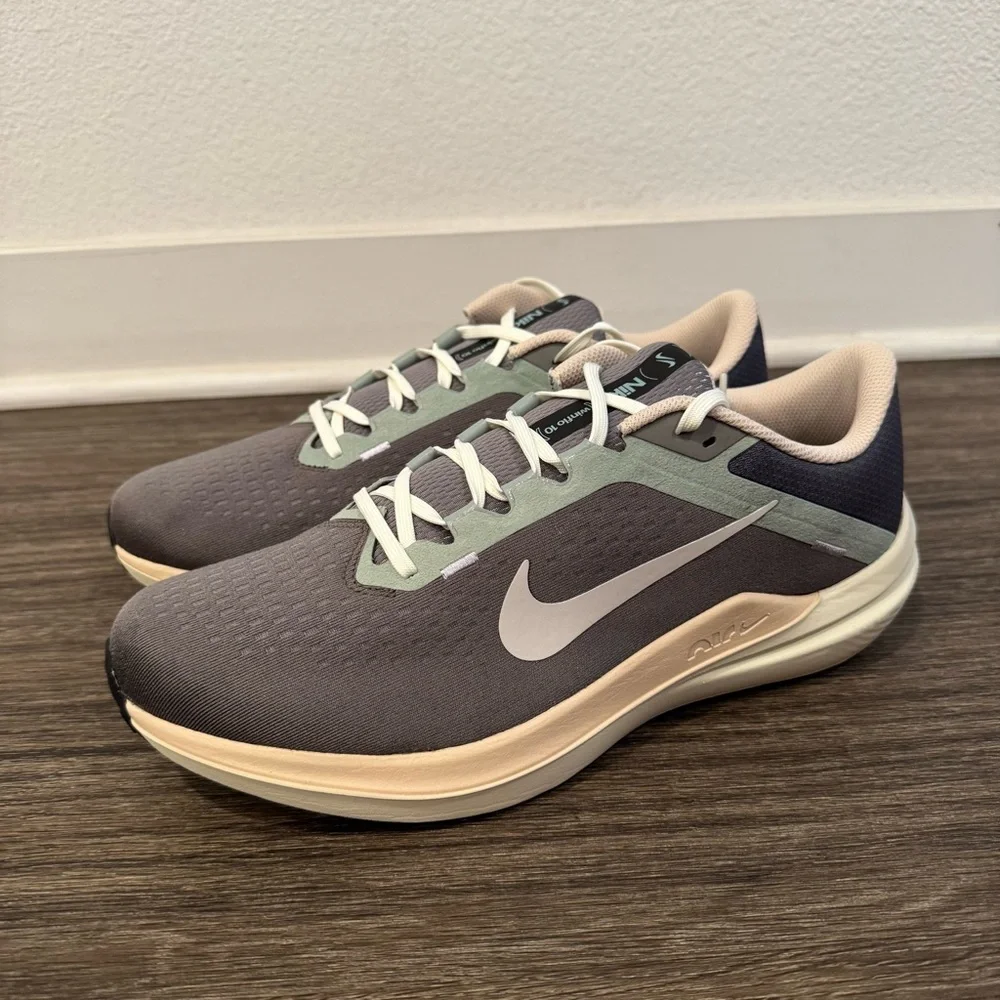 Nike AIR WINFLO 10 sz 11, 12