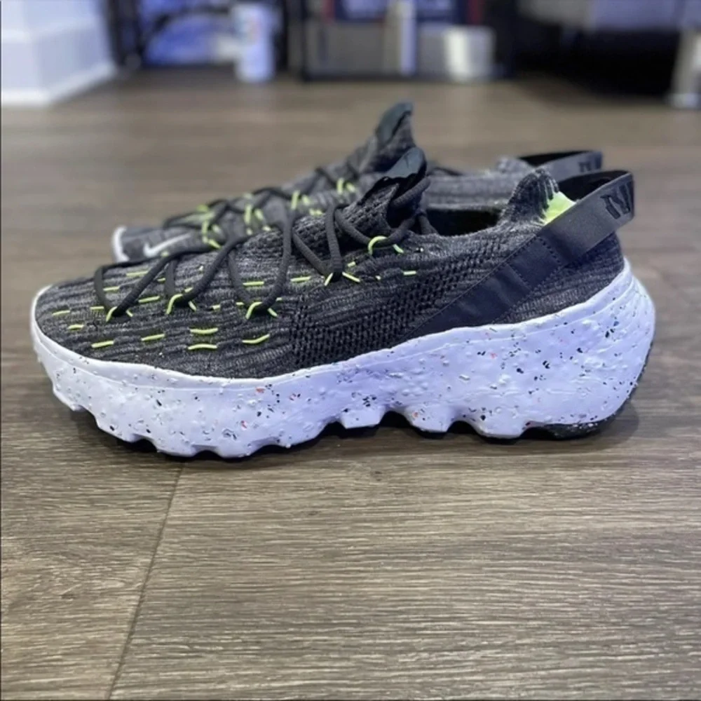 Nike Space Hippie 04 Black Volt sz 10