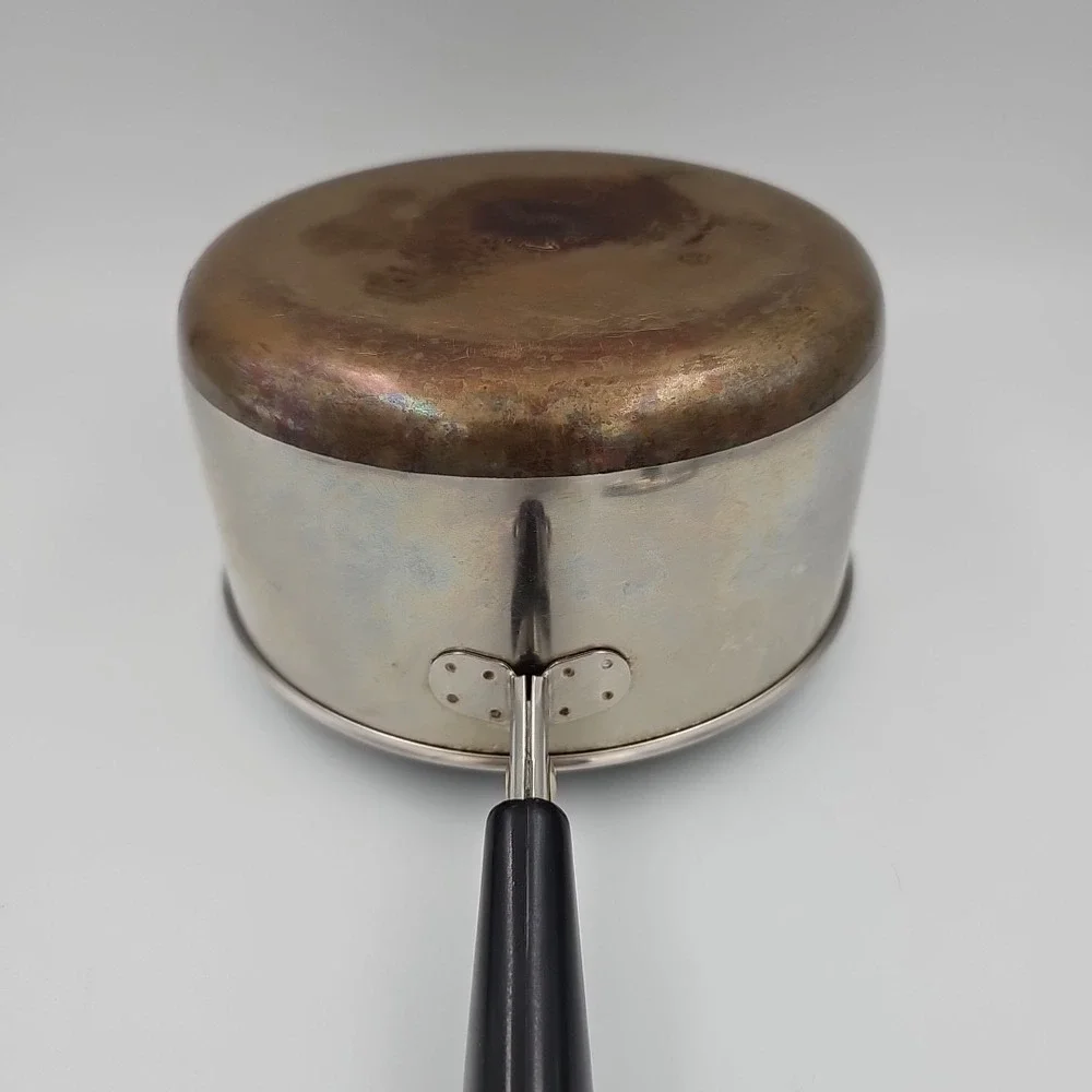Reverse lid ware
