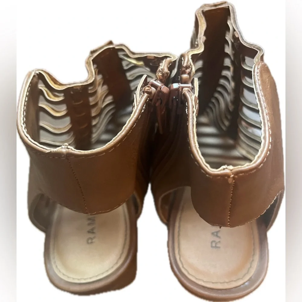 Rampage Womens Gladiator Heeled Brown Sandals Open Toe Zip Closure. Size 8.5