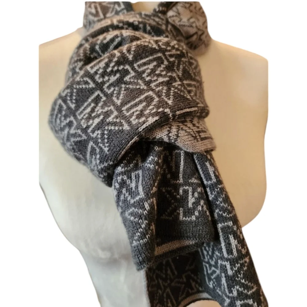 EUC Michael Kors‎ gray and white scarf