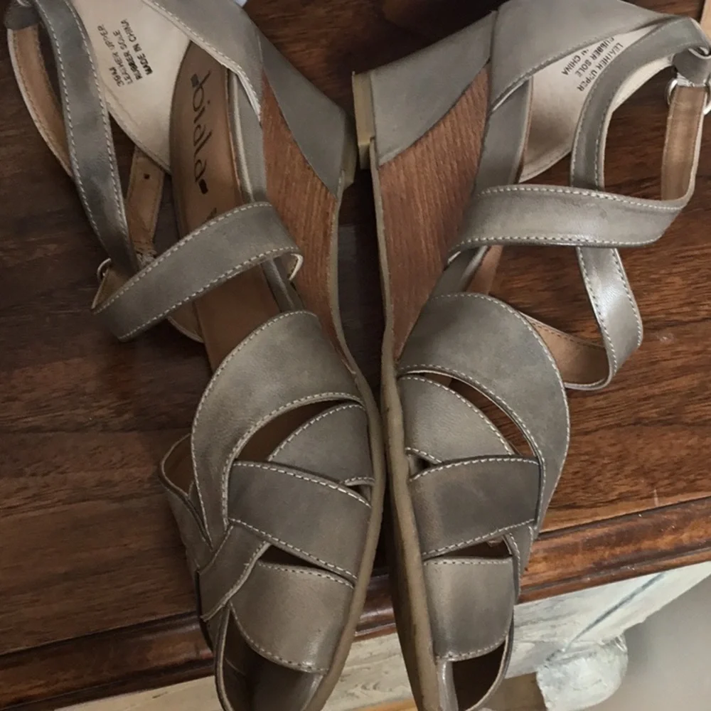 biala peep toe