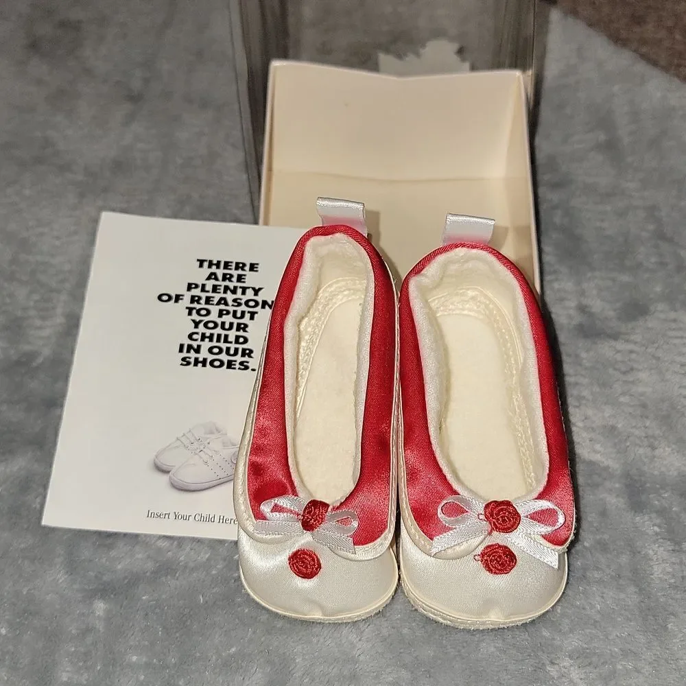 Vintage New Baby Deer White / Red Satin Like Shoes Size 2 (3-6 months)