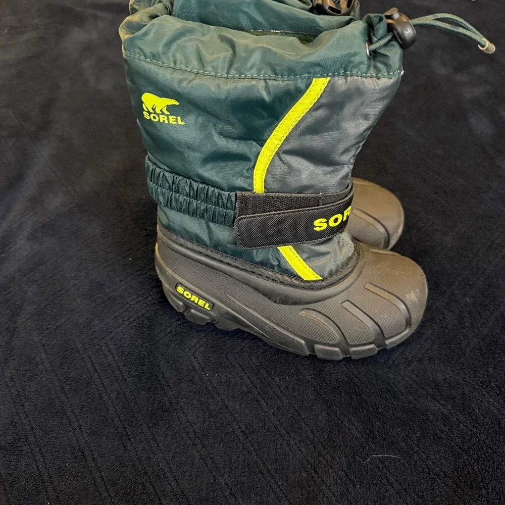 Sorel kids snow