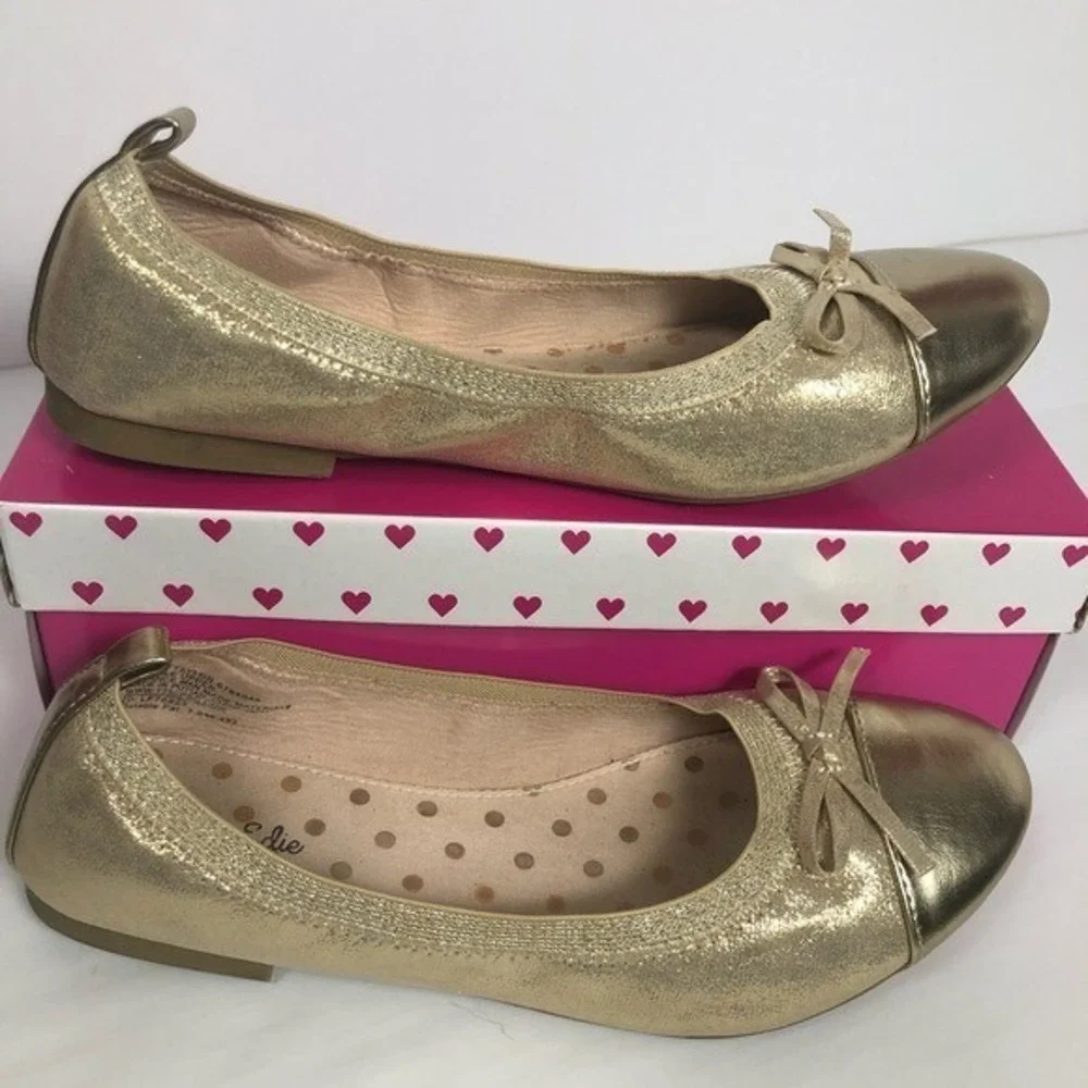 Olive‎ & Edie Taylor Gold Shoes Size 6M