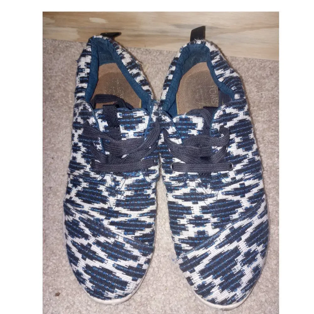 Toms women aztec