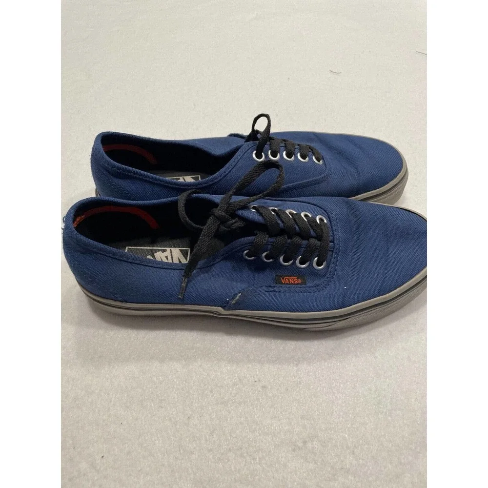 Vans scratches some women