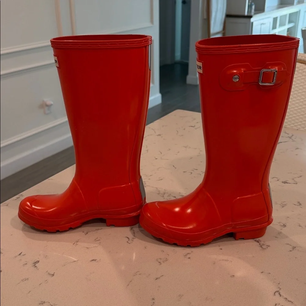 Hunter tall glossy