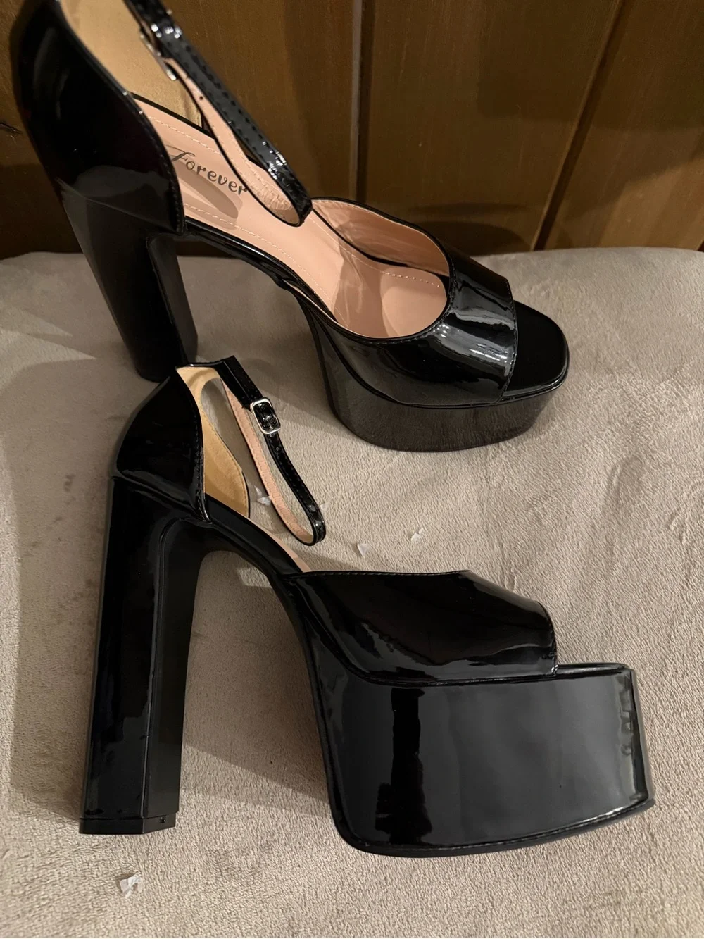 Forever 21 glossy black