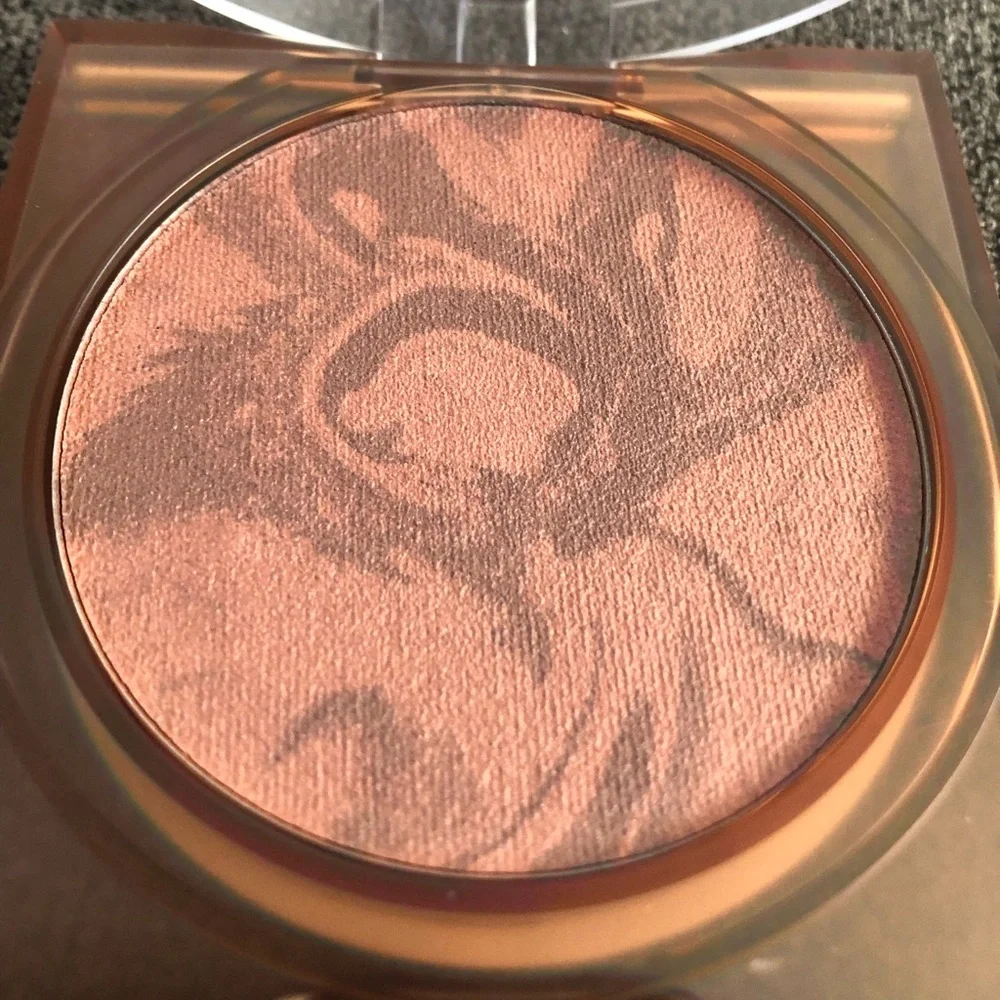HUDA BEAUTY beautifully buildable