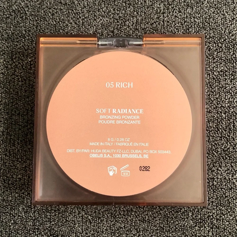 HUDA BEAUTY beautifully buildable