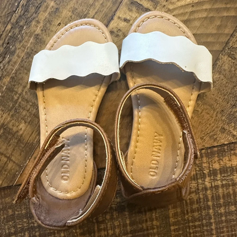Old Navy Brown and White Kids Sandals
