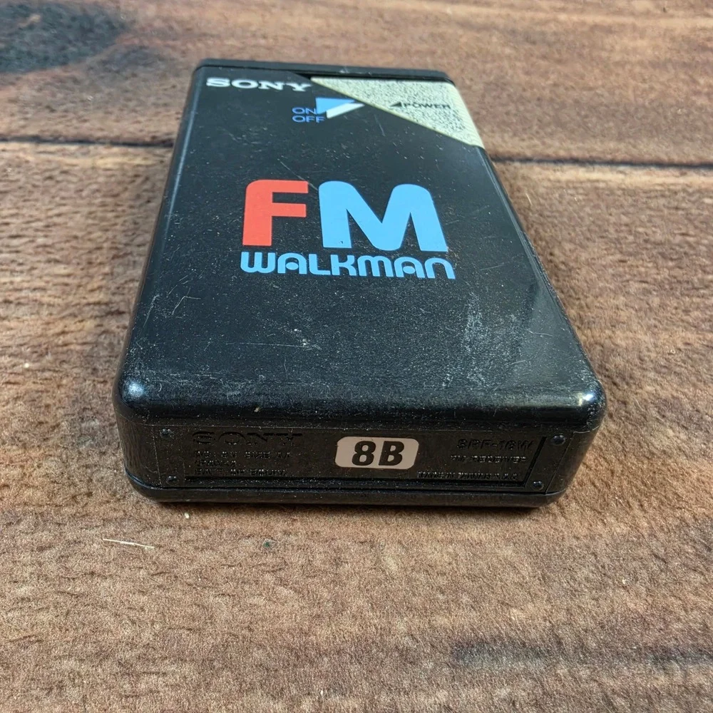 Sony FM Walkman SRF-18W Portable Radio Black For Parts Repair Retro 80s Tech