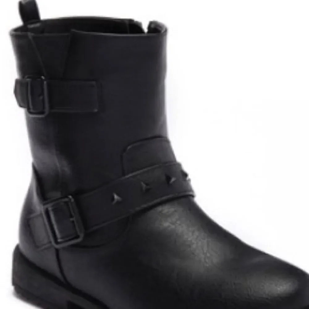 🎉last deal🎉Black studded boots