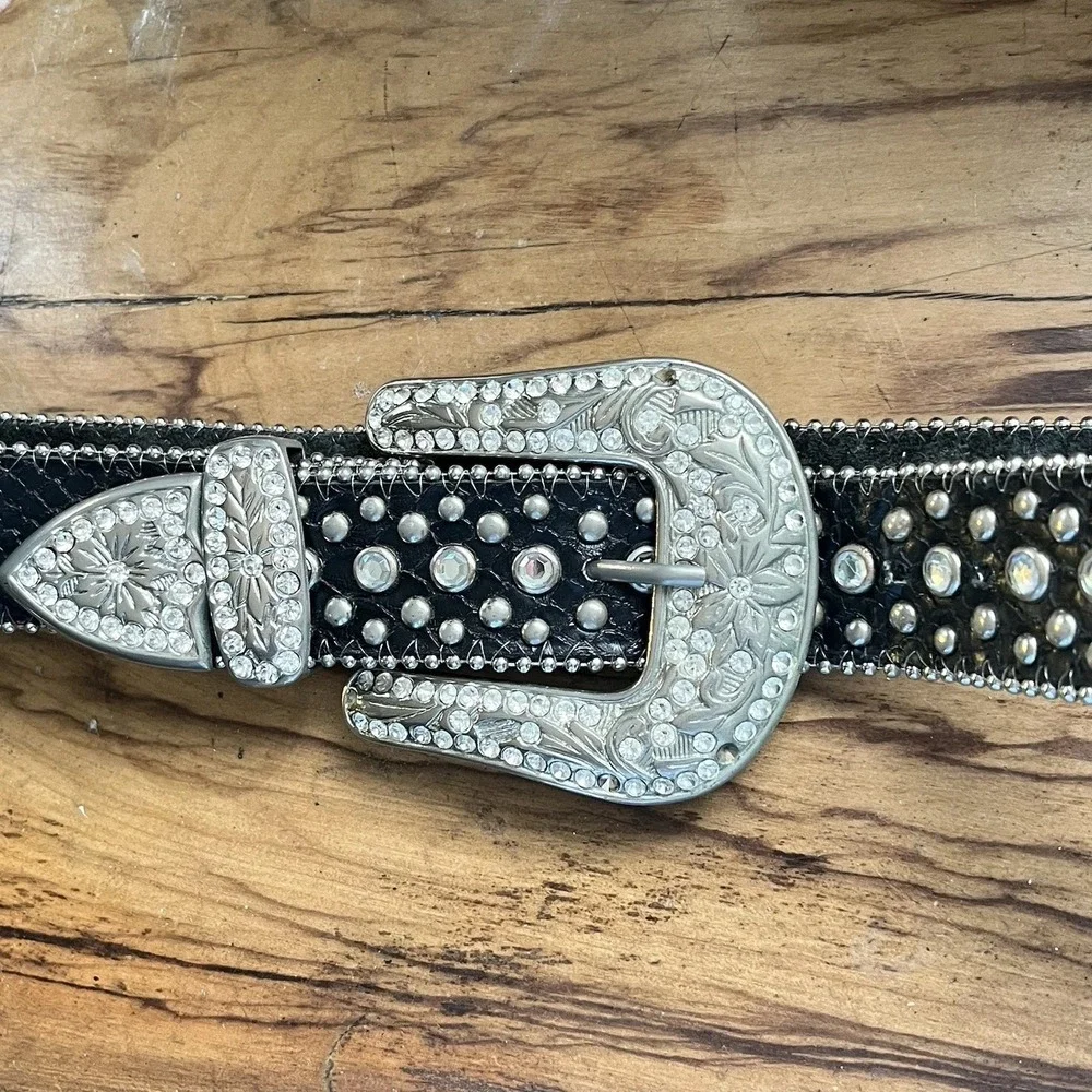 B.B. Simon love accessory